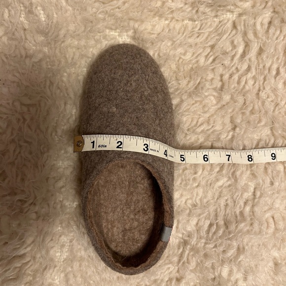 Tova Norwegian wool slippers size 7. - Picture 12 of 12